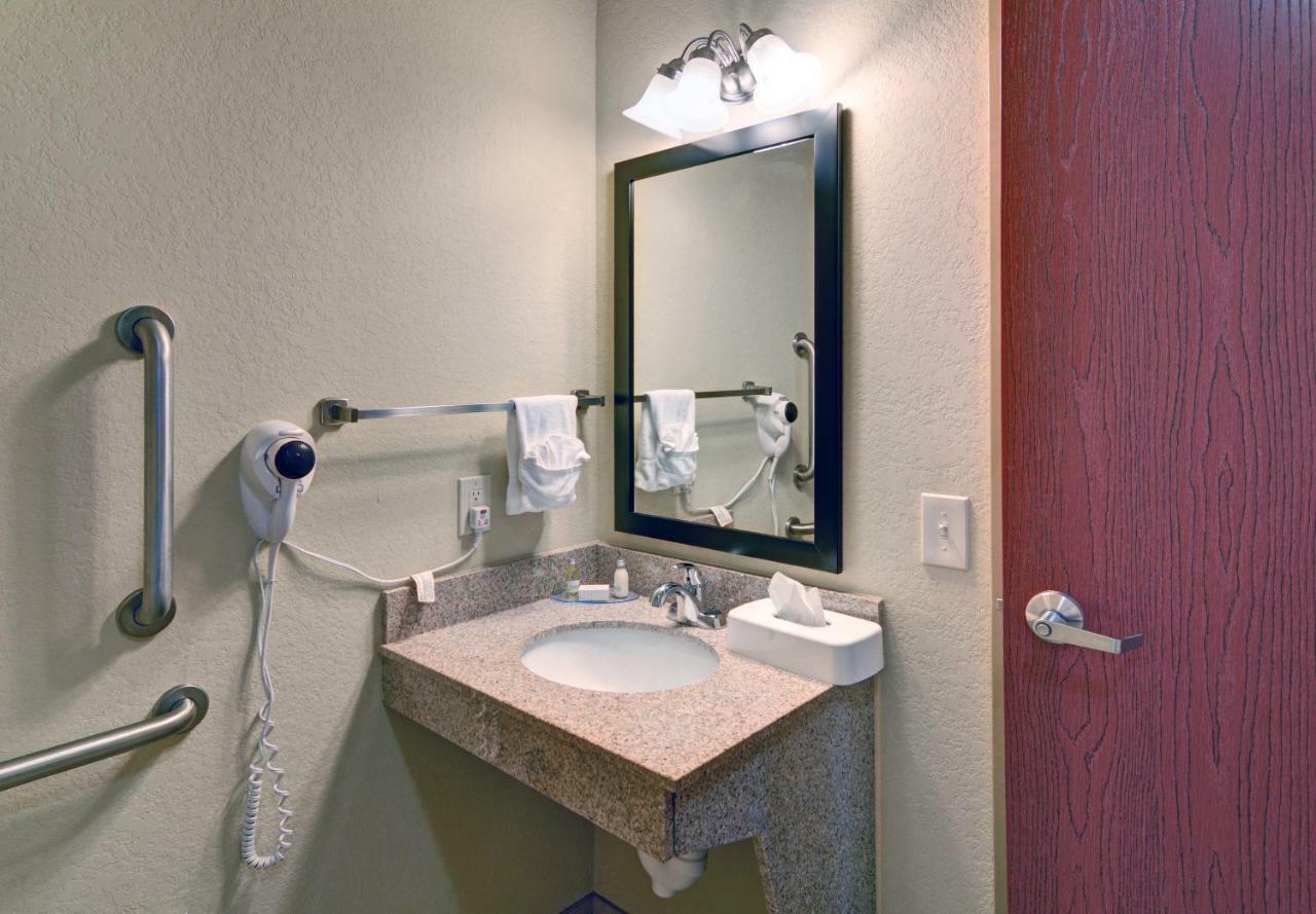 Cobblestone Inn & Suites - Schuyler Exteriér fotografie